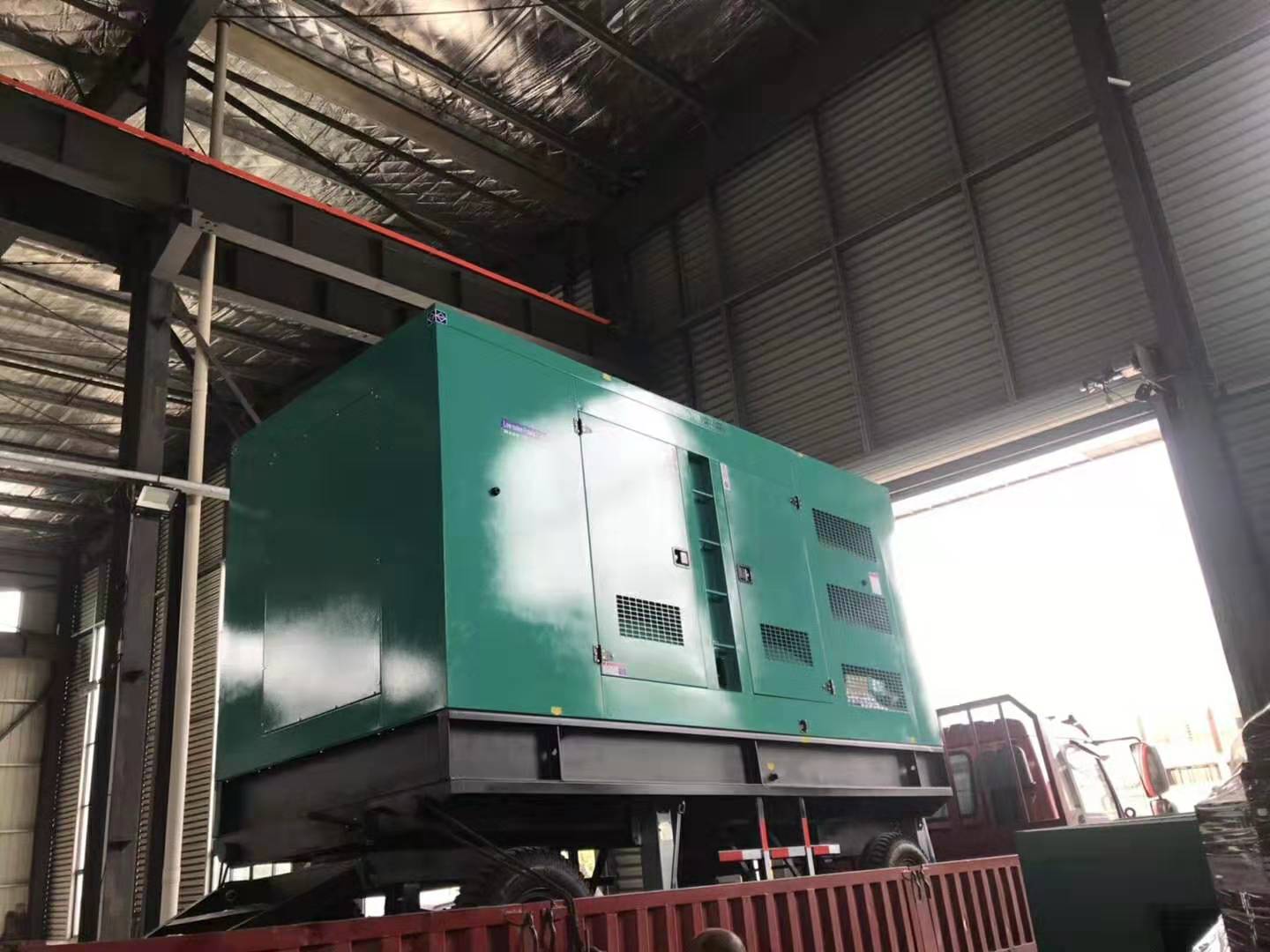 350千瓦移動(dòng)靜音型系列柴發(fā)機(jī)組裝車(chē)出貨