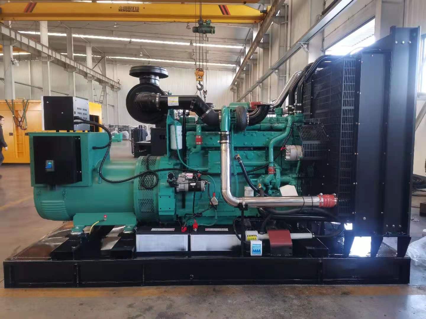 康明斯550KW柴油發電機組加急生產發往河北，同舟共冀