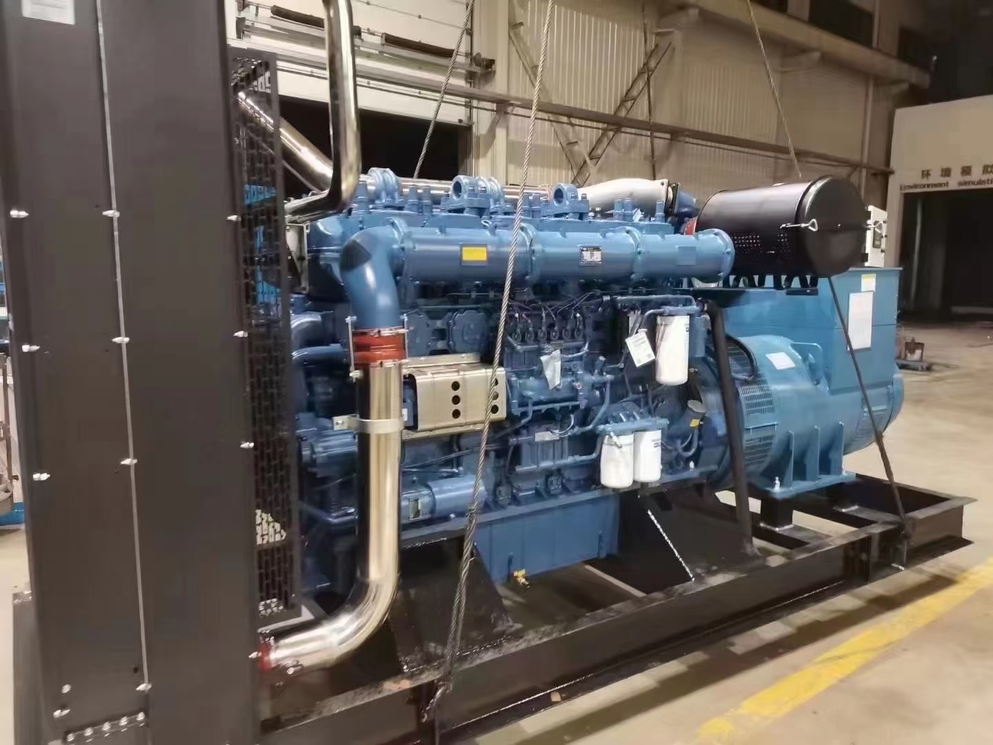 800KW玉柴柴油發(fā)電機(jī)組，加班到深夜，連夜裝車發(fā)往廣東佛山！